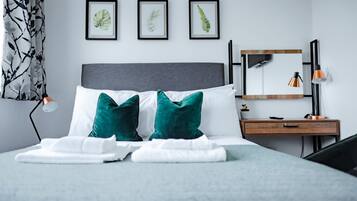 Deluxe Double Room (room 10) | Soundproofing, iron/ironing board, free WiFi, bed sheets