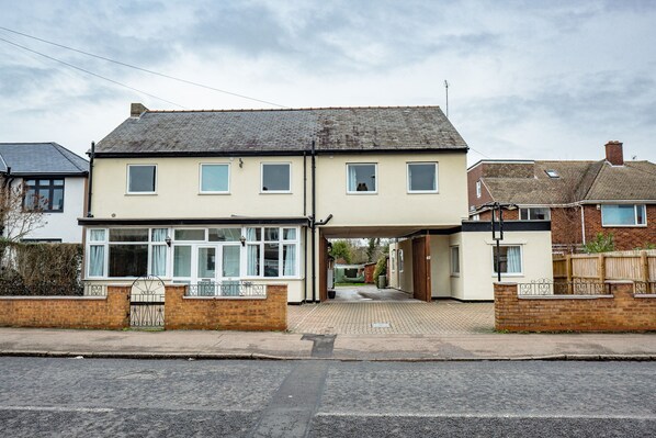 Exterior - Arbury Manor (Cambridge)