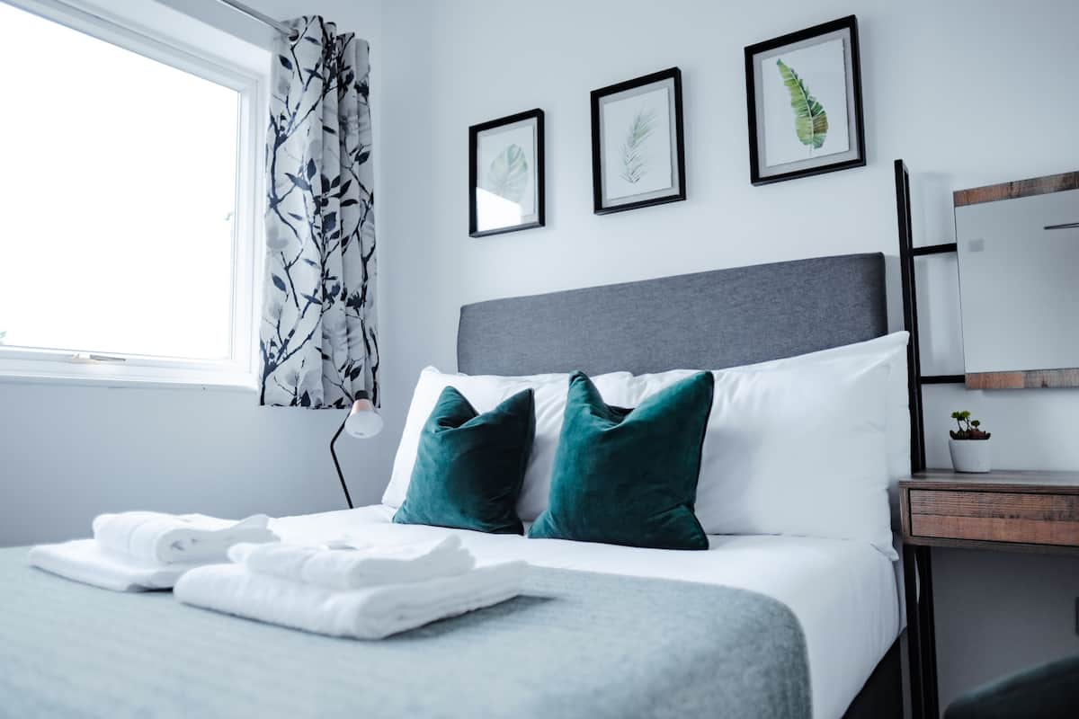 Deluxe tweepersoonskamer (room 10) | Geluiddichte muren, een strijkplank/strijkijzer, gratis wifi, beddengoed
