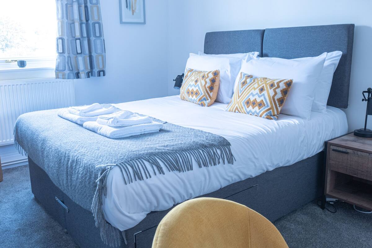 Deluxe King Room (room 12) | Soundproofing, iron/ironing board (on request), WiFi (free), bed sheets