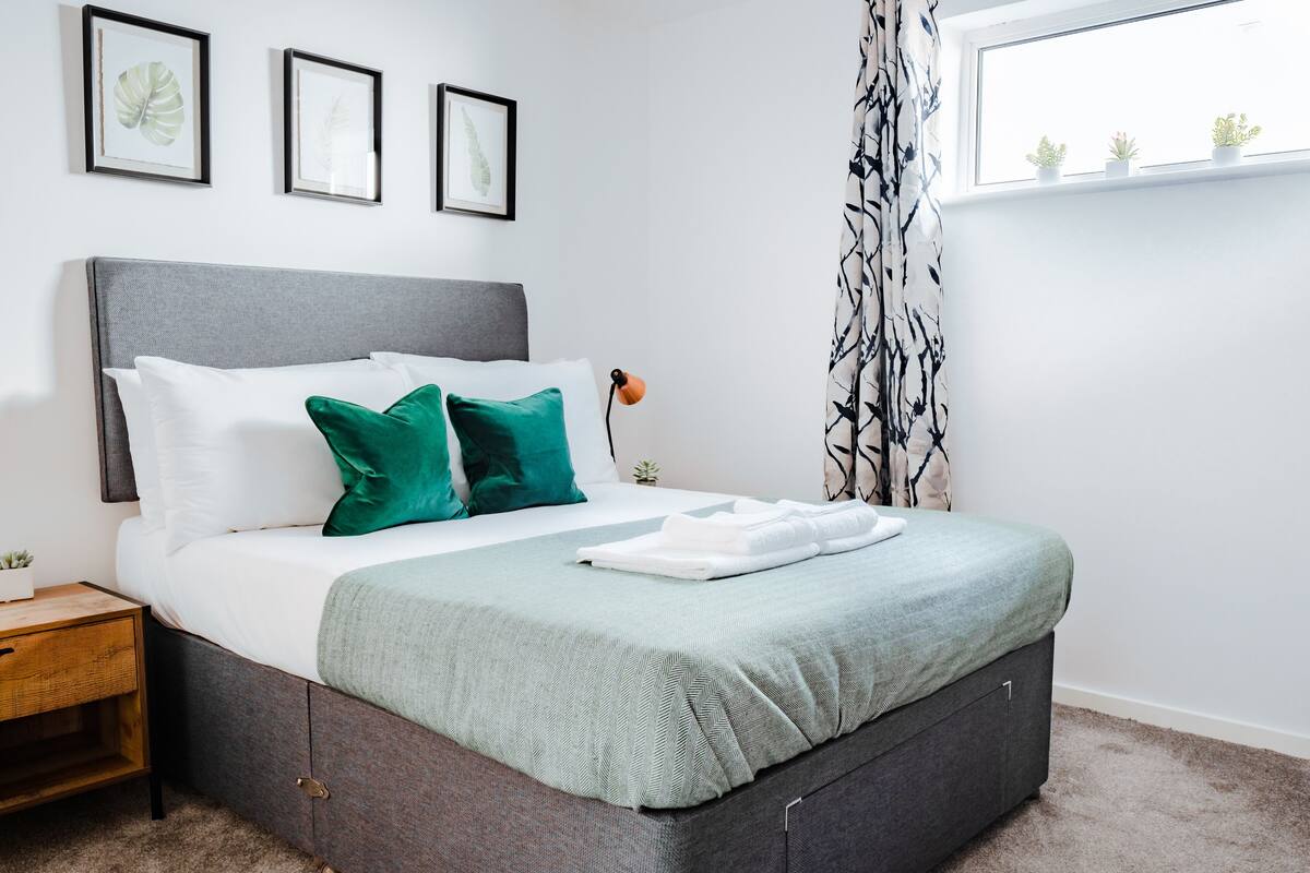 Deluxe Double Room (room 3) | Soundproofing, iron/ironing board (on request), WiFi (free), bed sheets