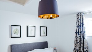 Deluxe Double Room (room 3) | Soundproofing, iron/ironing board (on request), WiFi (free), bed sheets - Arbury Manor (Cambridge)