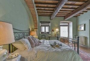 7 soverom, strykejern/-brett, internettilgang og sengetøy