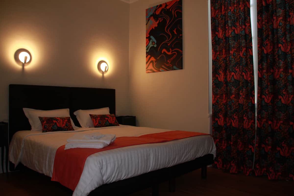 Premium bedding, individually decorated, individually furnished, desk