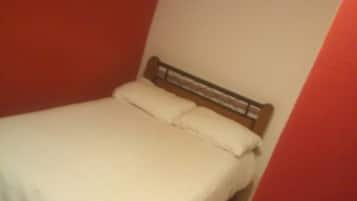 Habitació doble bàsica | Cortines opaques, wifi gratuïta i roba de llit
