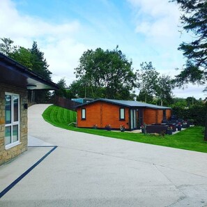 Exterior - Homely luxury cottage 2 (Tantobie)
