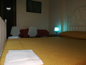 Individually decorated, individually furnished, desk, free WiFi - Atrium Rooms (Catania)