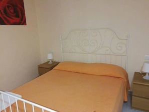 Triple Room, Ensuite | Individually decorated, individually furnished, desk, free WiFi - Atrium Rooms (Catania)