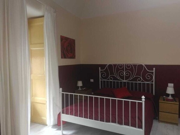 Triple Room, Ensuite | Individually decorated, individually furnished, desk, free WiFi - Atrium Rooms (Catania)