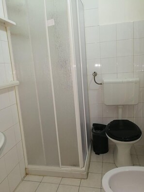 Bidet, towels, toilet paper - Atrium Rooms (Catania)
