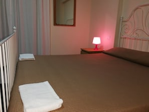Chambre Double, salle de bains commune