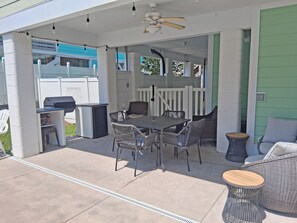 Outdoor dining - A Family Affair - Walk to Beach in Surfside Beach (Surfside Beach)