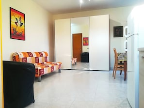 House, 1 Bedroom, Balcony, City View | Lounge