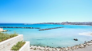 Casa, 1 quarto, sacada, vista para a cidade | Praia
