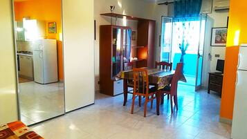 House, 1 Bedroom, Balcony, City View | Lounge