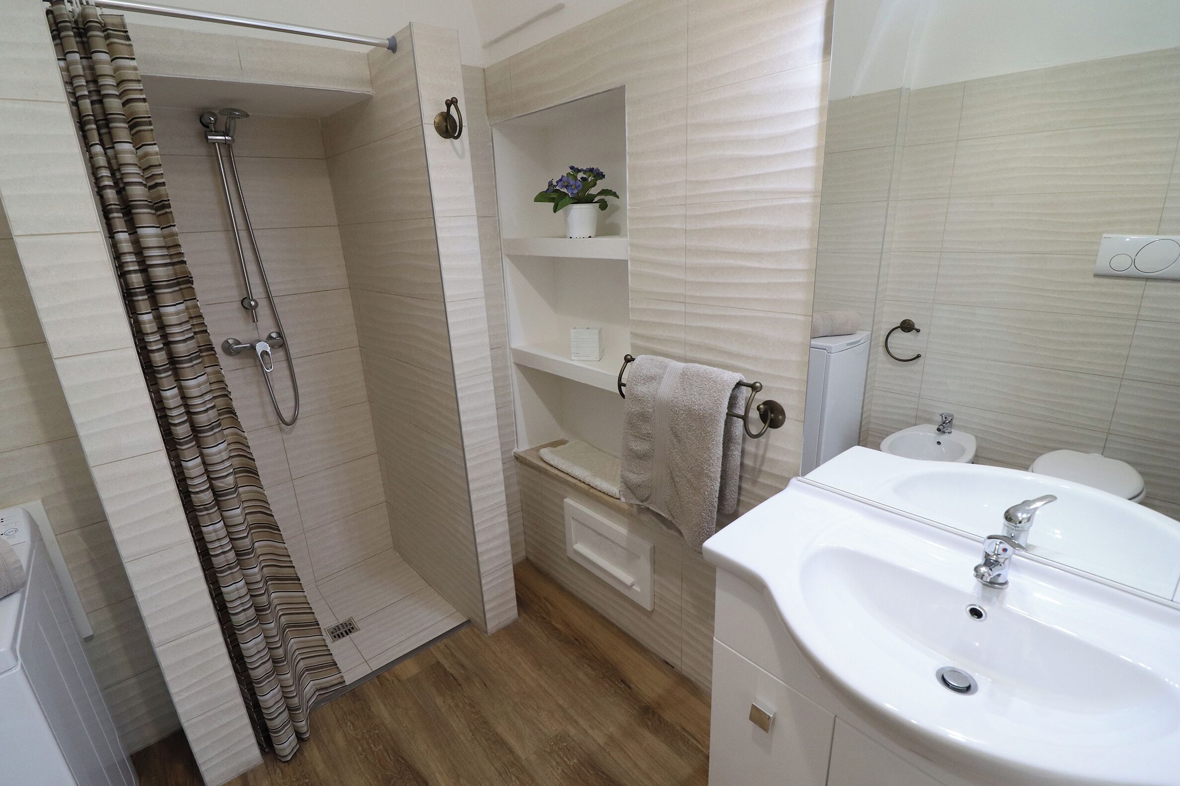 Casa, 2 camere da letto, balcone, vista città | Doccia