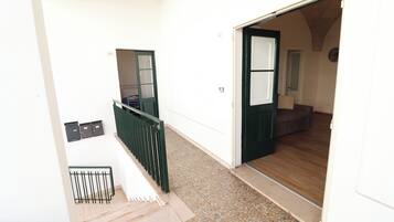 Casa, 2 quartos, sacada, vista para a cidade | Sacada