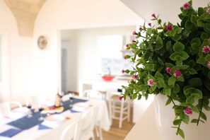 Casa, 2 habitaciones, balcón, vista a la ciudad | Restaurantes