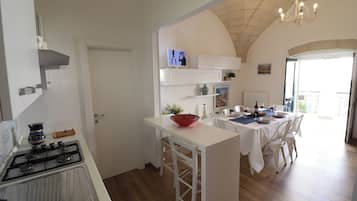 House, 2 Bedrooms, Balcony, City View | Interior
