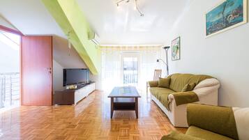 標準公寓 | 起居區 | 平面電視