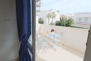 Ferienhaus, 2 Schlafzimmer, Balkon, Gartenblick | Unterkunftsgelände