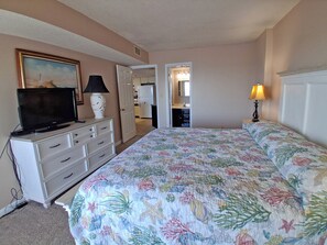 3 bedrooms, WiFi, bed sheets - Atalaya Towers 103 - Oceanfront in Garden City Beach (Garden City)