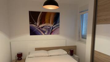 Iron/ironing board, free WiFi, bed sheets