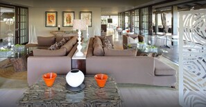 Área de estar no saguão