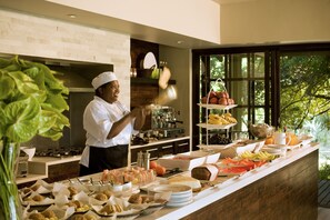 Free daily on-the-go breakfast  - andBeyond Phinda Forest Lodge (Hluhluwe)