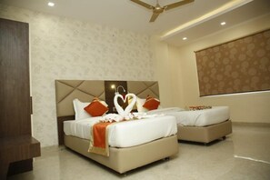 Club Room | Living room - Hotel De Villa Inn (Varanasi)