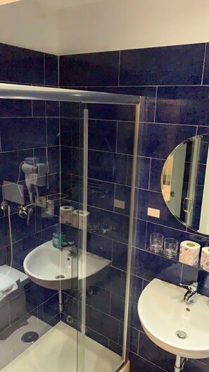Family Room | Bathroom | Shower, rainfall showerhead, towels - Guest House Lin Mare (Rome)