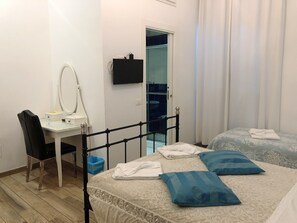 Traditional Triple Room | Free WiFi - Guest House Lin Mare (Rome)