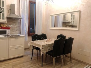 Buffet déjeuner gratuit tous les jours