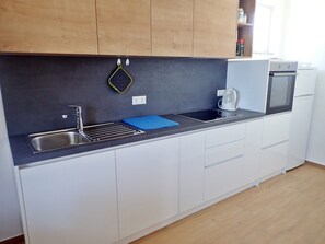 Kühlschrank, Ofen, Herdplatte, Geschirrspüler