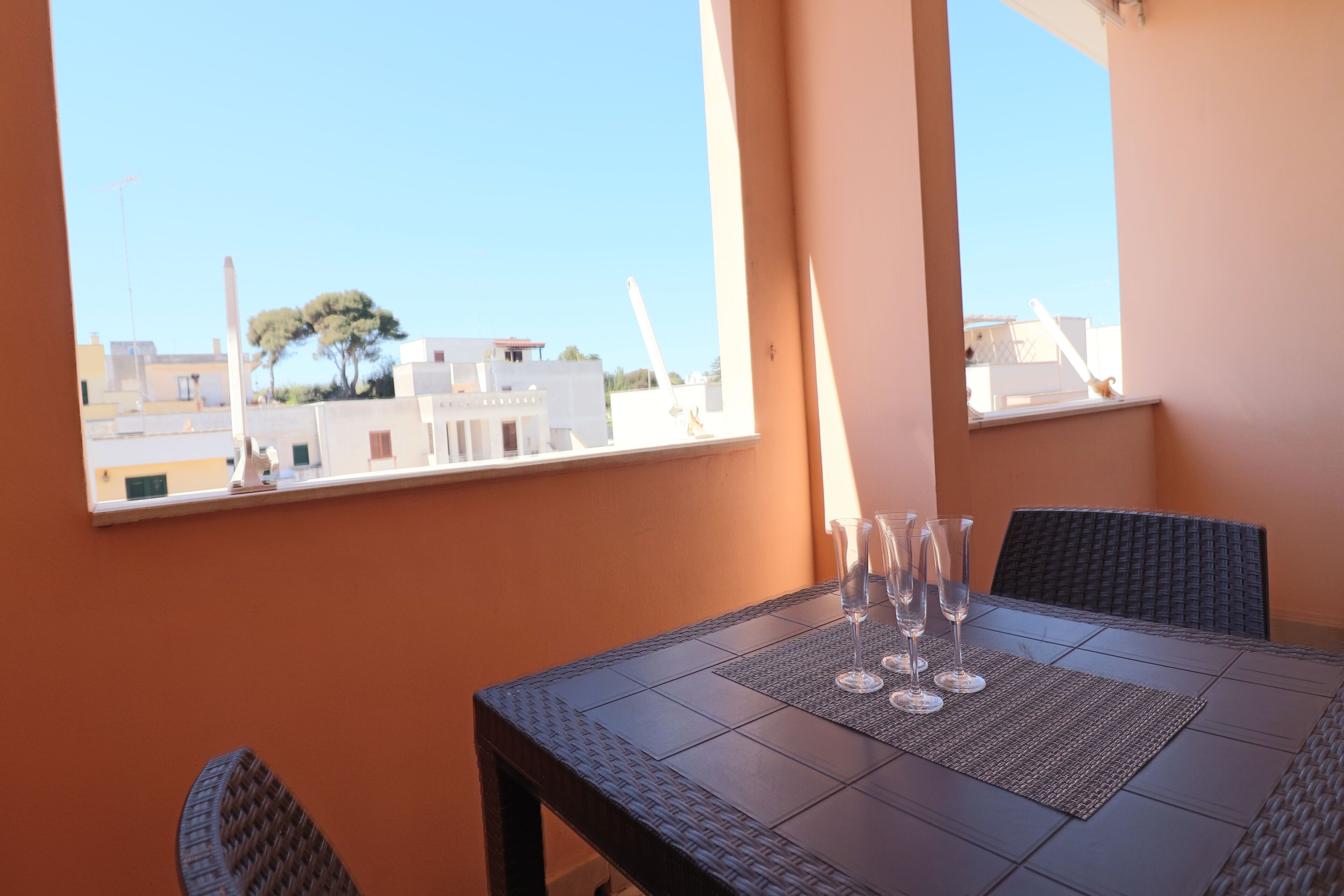 House, 2 Bedrooms, Balcony, City View | Outdoor dining
