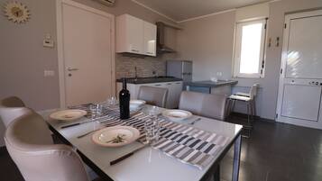 Casa, 2 camere da letto, balcone, vista città | Sala da pranzo
