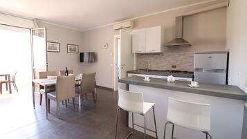 Casa, 2 camere da letto, balcone, vista città | Sala da pranzo