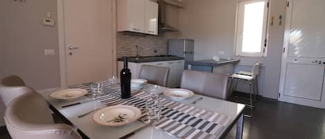 Casa, 2 habitaciones, balcón, vista a la ciudad | Comedor
