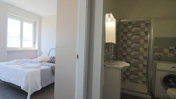 House, 2 Bedrooms, Balcony, City View | Bathroom