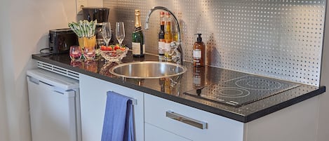Fridge, microwave, stovetop, coffee/tea maker