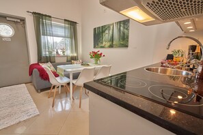 Fridge, microwave, stovetop, coffee/tea maker