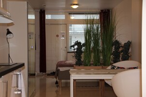 Business Single Room, 1 Bedroom | Egyptian cotton sheets, premium bedding, individually decorated