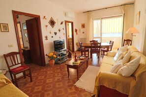 Ferienhaus, 2 Schlafzimmer, Balkon, Stadtblick | Innenbereich