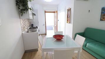 Ferienhaus, 1 Schlafzimmer, Balkon, Stadtblick | Innenbereich