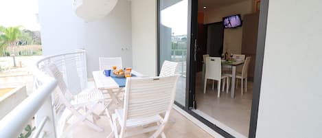 House, 2 Bedrooms, Balcony, City View | Balcony