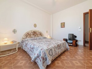 House, 2 Bedrooms, Balcony, City View | 3 bedrooms, iron/ironing board