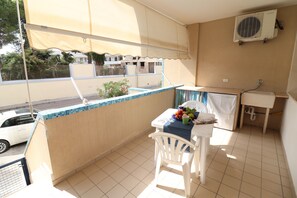 Maison, 1 chambre, balcon, vue ville | Restauration extérieure
