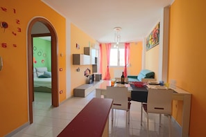 House, 1 Bedroom, Balcony, City View | Living room