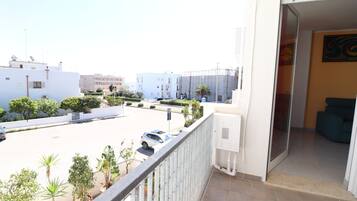 Casa, 1 quarto, sacada, vista para a cidade | Área da propriedade