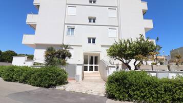 House, 1 Bedroom, Balcony, City View | Exterior